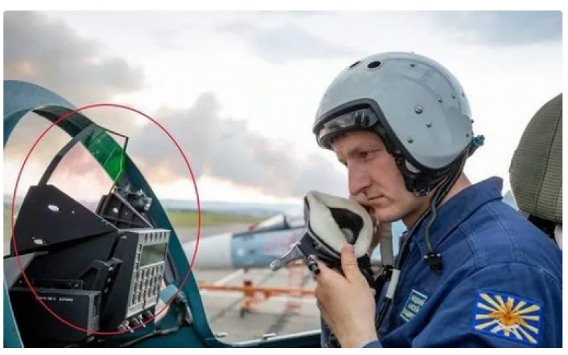 Pakistan's JF-17 Dragon Block3 is equipped with a new holographic display!