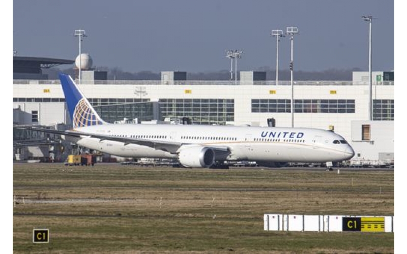 United Airlines suspends flights over Russian airspace