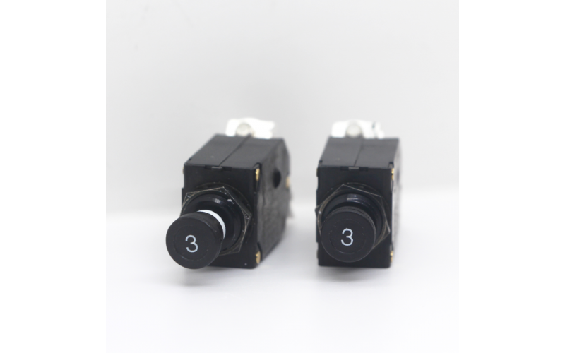 Single pole electrical protection miniature circuit breaker